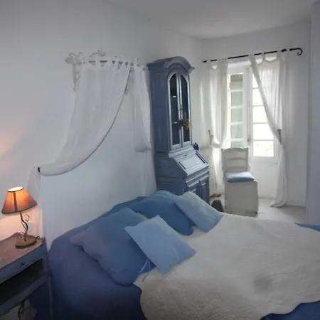 Mas Les Micocouliers Bed & Breakfast *