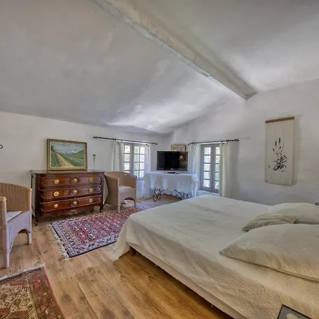 Mas Les Micocouliers Bed and breakfast 3*