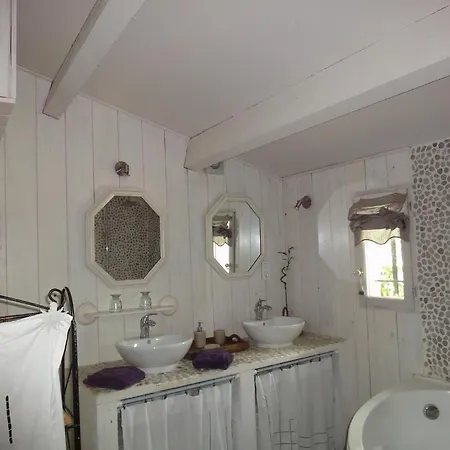 Mas Les Micocouliers Bed & Breakfast