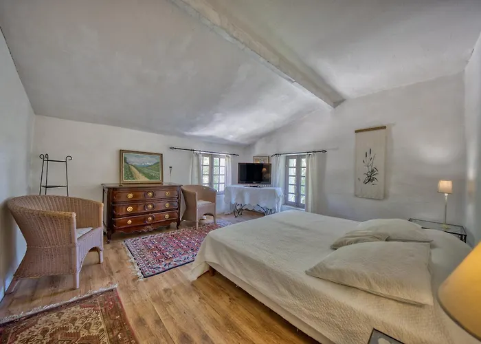 Mas Les Micocouliers Bed & Breakfast 3*
